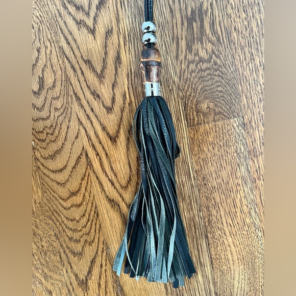 Black leather Gucci slouchy bamboo jungle hobo with tassel - Picture 13 of 14